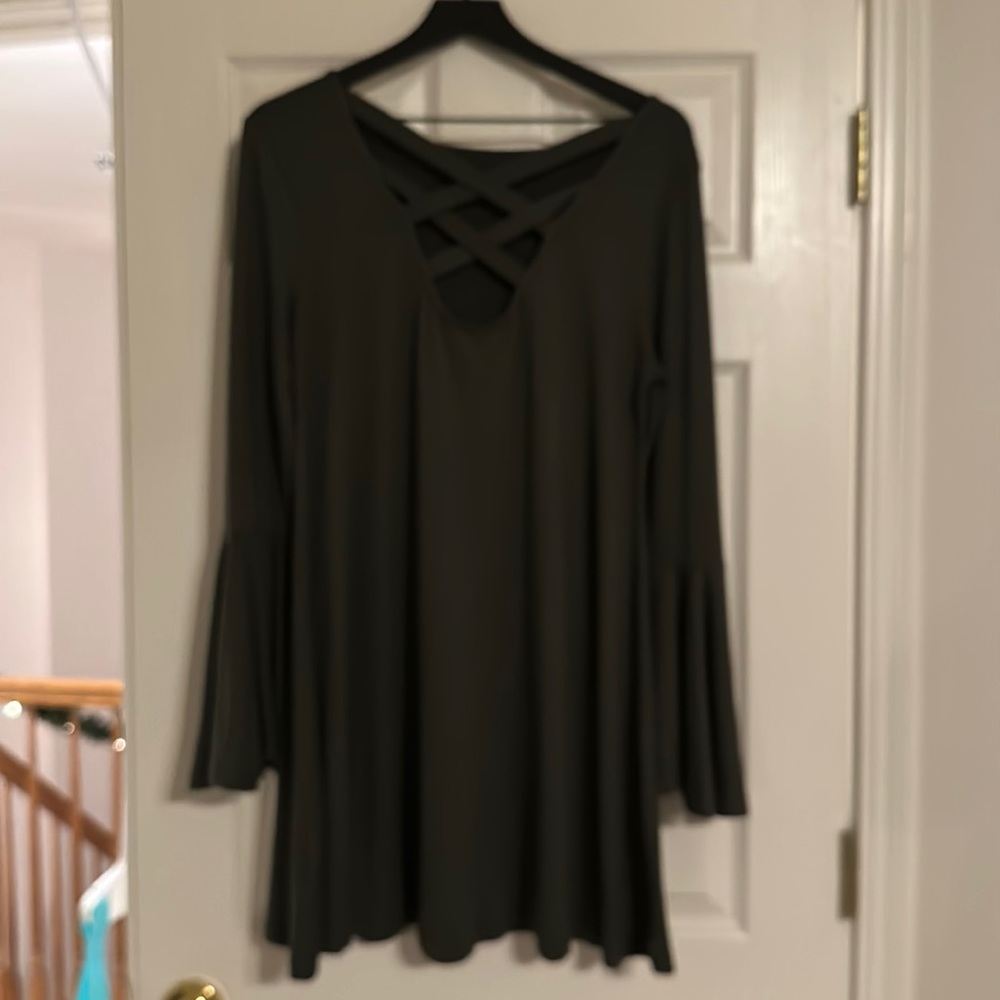 Worn once altard state size M dark green mini dress with flare sleeve